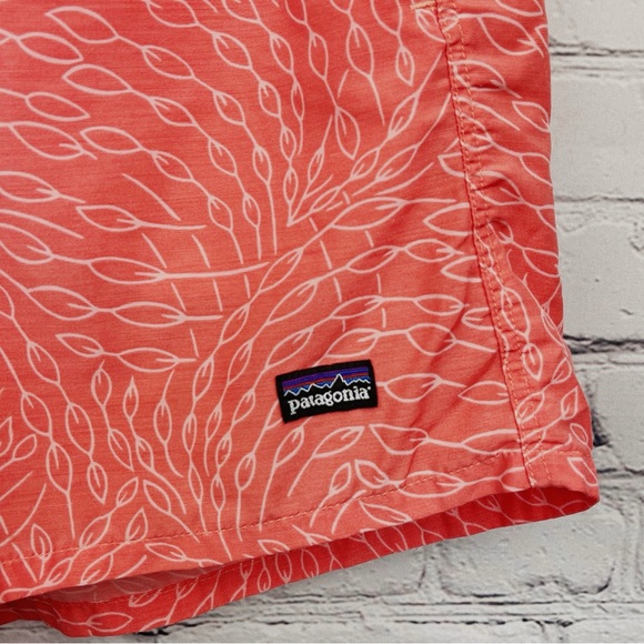 Patagonia Women's Baggies Shorts Coral Leaf Pattern Sz M - Picture 5 of 11
